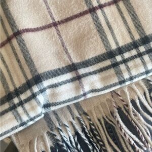 V. FRAAS Tan and Black Scarf Elegant Accessories